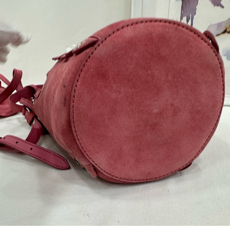 MiuMiu/繆繆 花朵水桶包 玫粉紅色 麂皮材質 尺寸約14*21*14cm-8