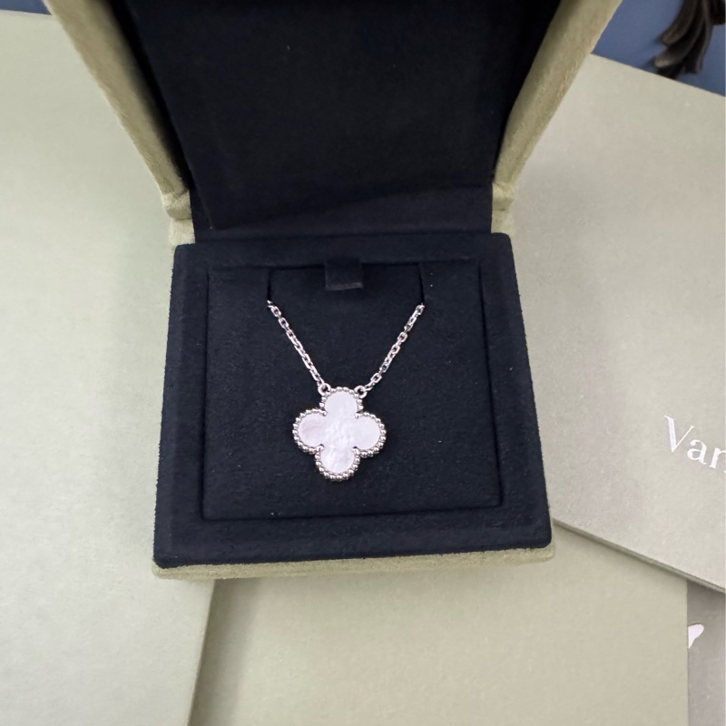 Van Cleef&Arpels白母貝四葉幸運草項鍊-1