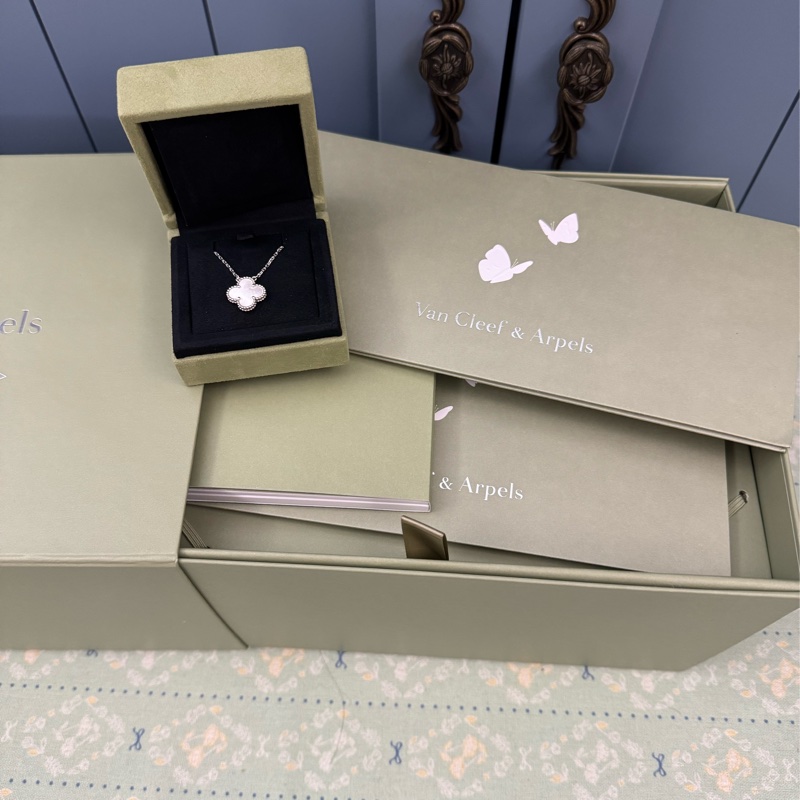 Van Cleef&Arpels白母貝四葉幸運草項鍊-15