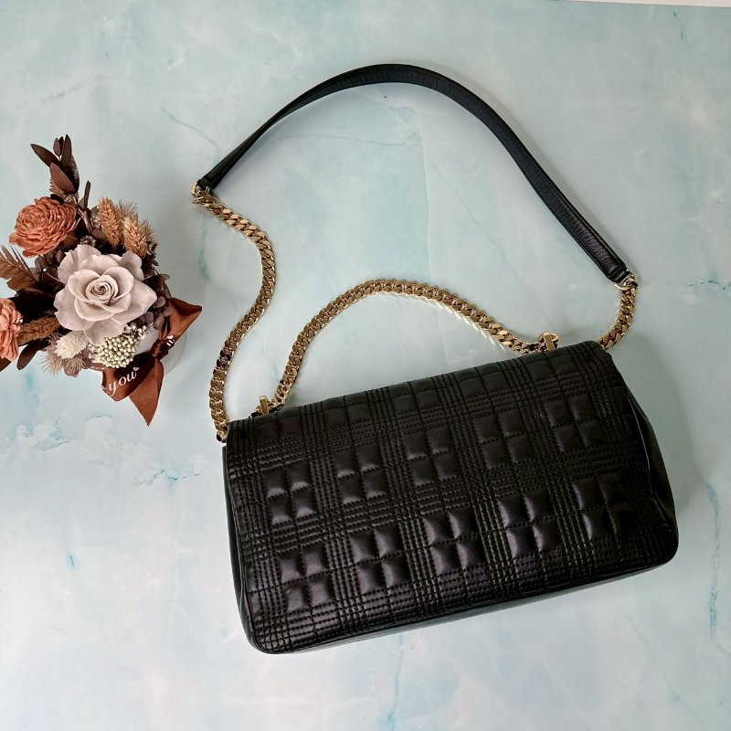 BURBERRY Lola TB中款黑金鏈包-1
