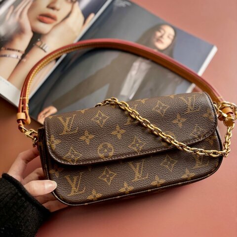 ::LOUIS VUITTON:: LV M81911 IVY咖啡色經典花紋掀蓋兩用包 WOC鏈包