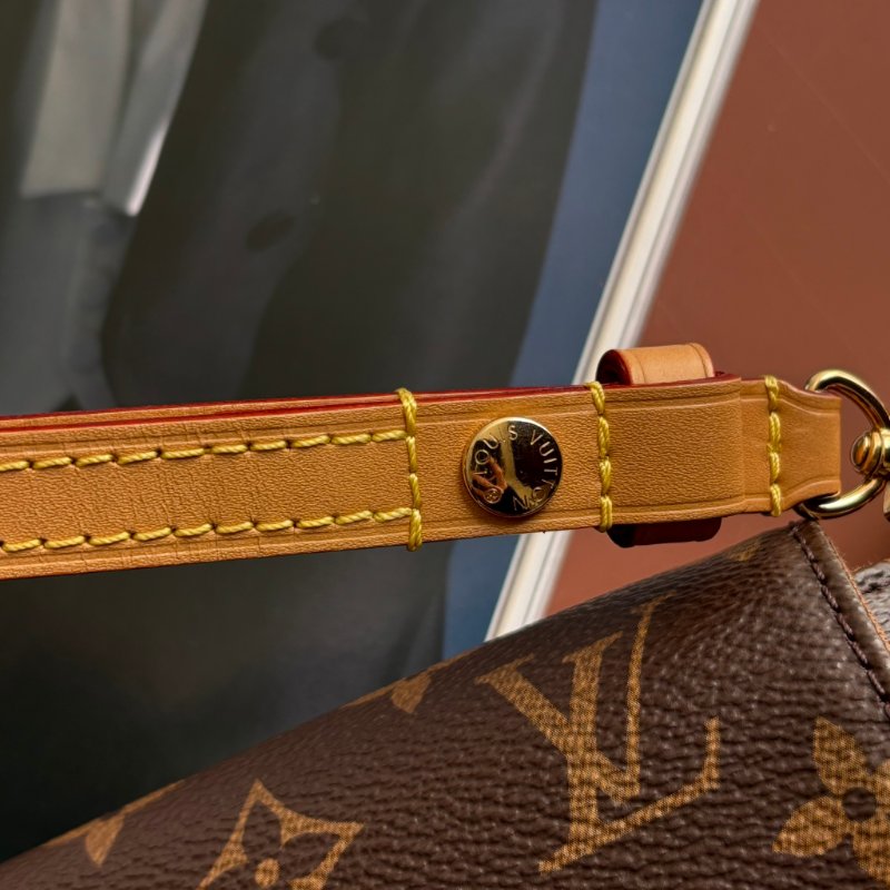 ::LOUIS VUITTON:: LV M81911 IVY咖啡色經典花紋掀蓋兩用包 WOC鏈包-12