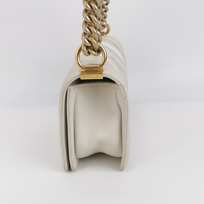 Chanel Leboy季節限定款小號牛皮V紋絎縫方形雙C鎖扣單肩包-2