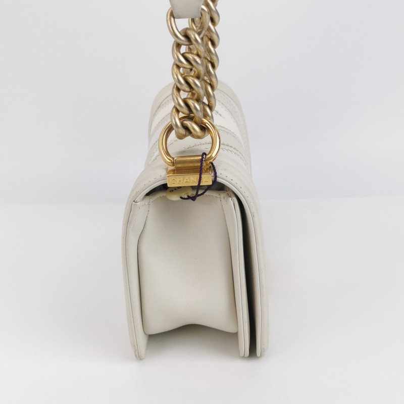 Chanel Leboy季節限定款小號牛皮V紋絎縫方形雙C鎖扣單肩包-3