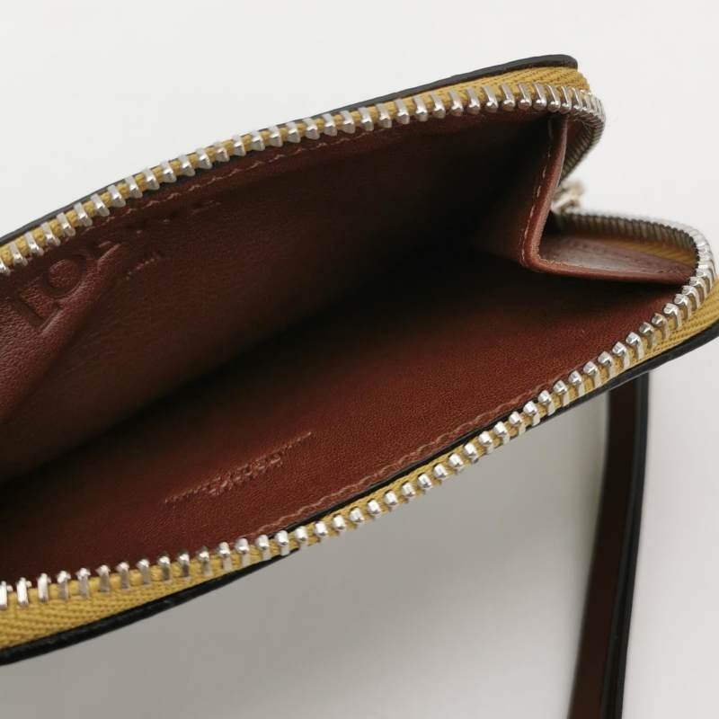 Loewe牛皮拼色壓紋Logo零錢包-5