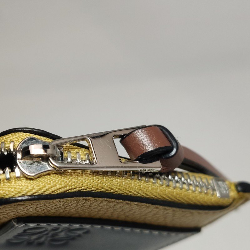 Loewe牛皮拼色壓紋Logo零錢包-9