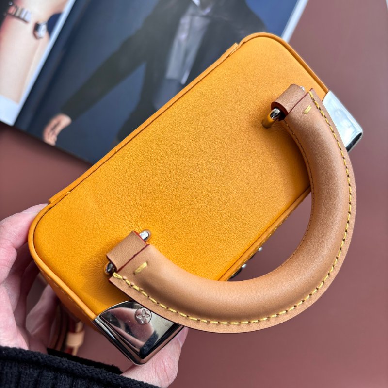 ::LOUIS VUITTON:: LV M59666 Box Trunk 黃色皮革直式箱包手提斜背包-6