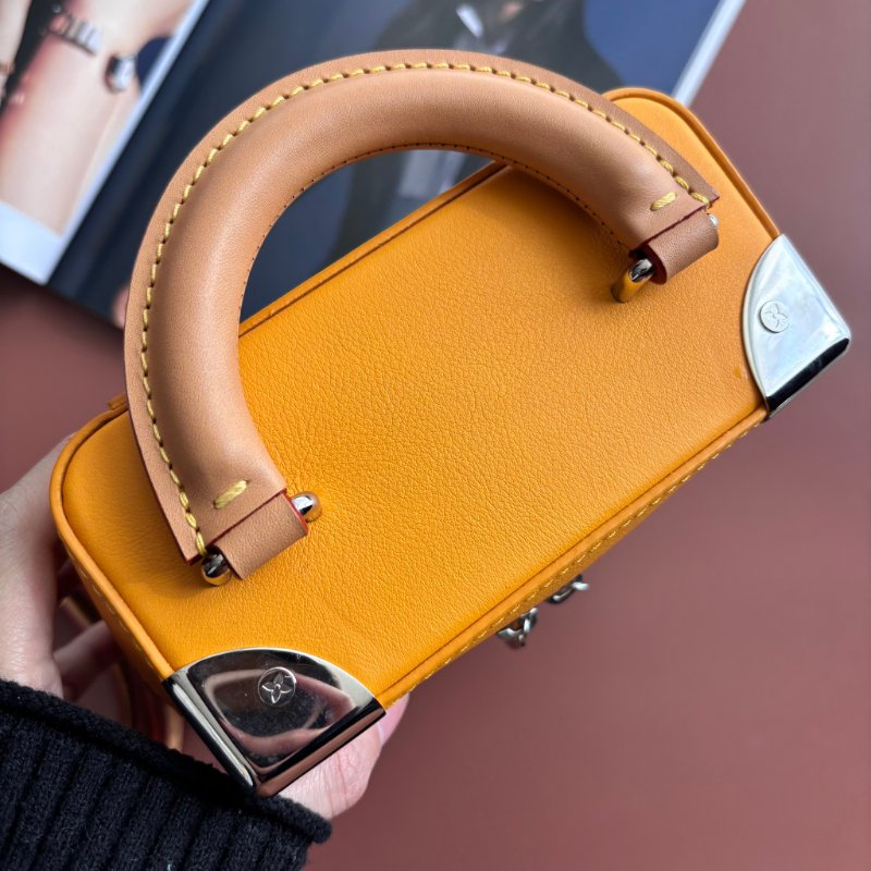 ::LOUIS VUITTON:: LV M59666 Box Trunk 黃色皮革直式箱包手提斜背包-7