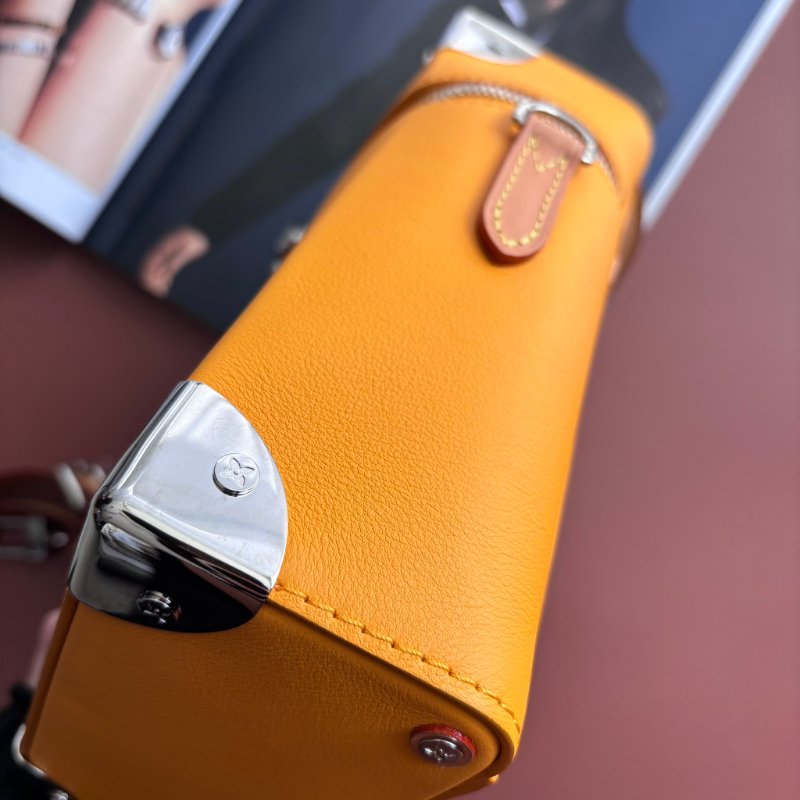 ::LOUIS VUITTON:: LV M59666 Box Trunk 黃色皮革直式箱包手提斜背包-9