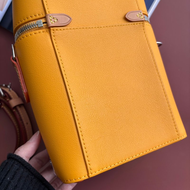 ::LOUIS VUITTON:: LV M59666 Box Trunk 黃色皮革直式箱包手提斜背包-15