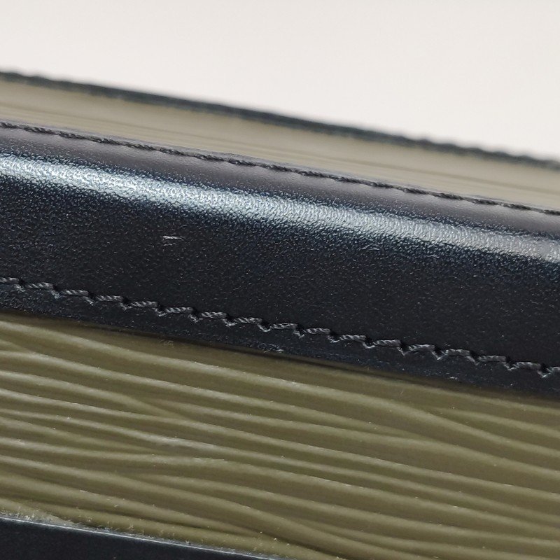 Louis Vuitton(LV)Petite Malle小盒子小號牛皮拼色水波紋S-lock鎖扣斜挎包-14