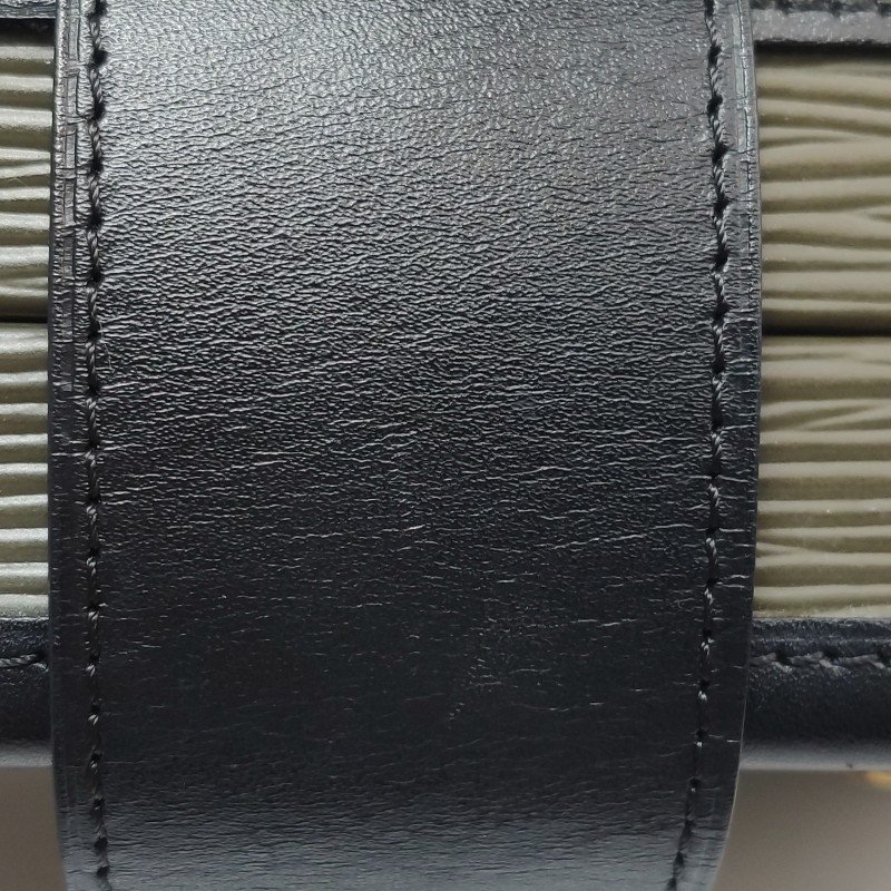 Louis Vuitton(LV)Petite Malle小盒子小號牛皮拼色水波紋S-lock鎖扣斜挎包-15