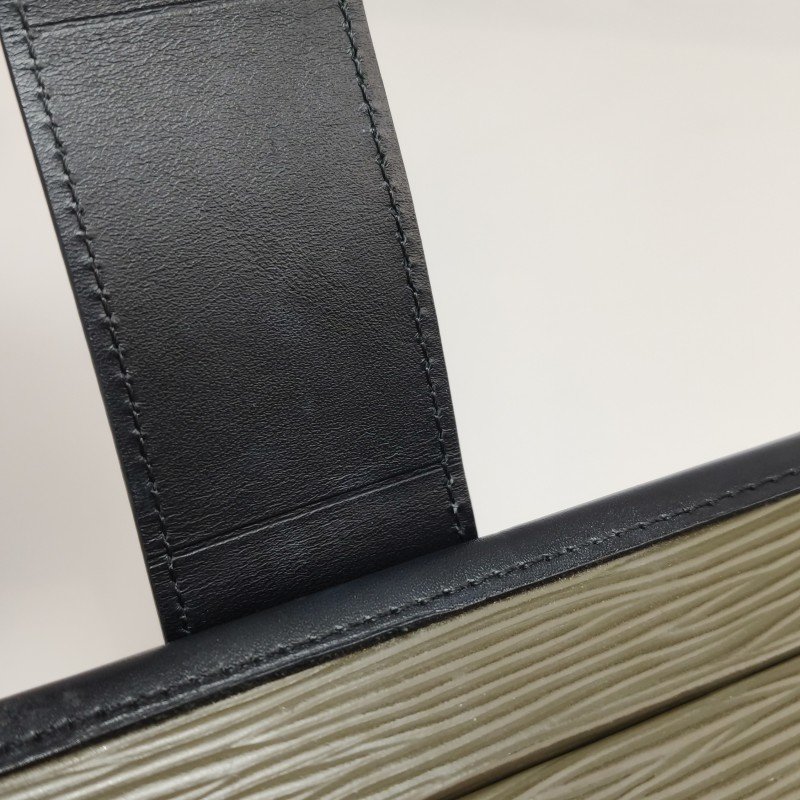 Louis Vuitton(LV)Petite Malle小盒子小號牛皮拼色水波紋S-lock鎖扣斜挎包-17