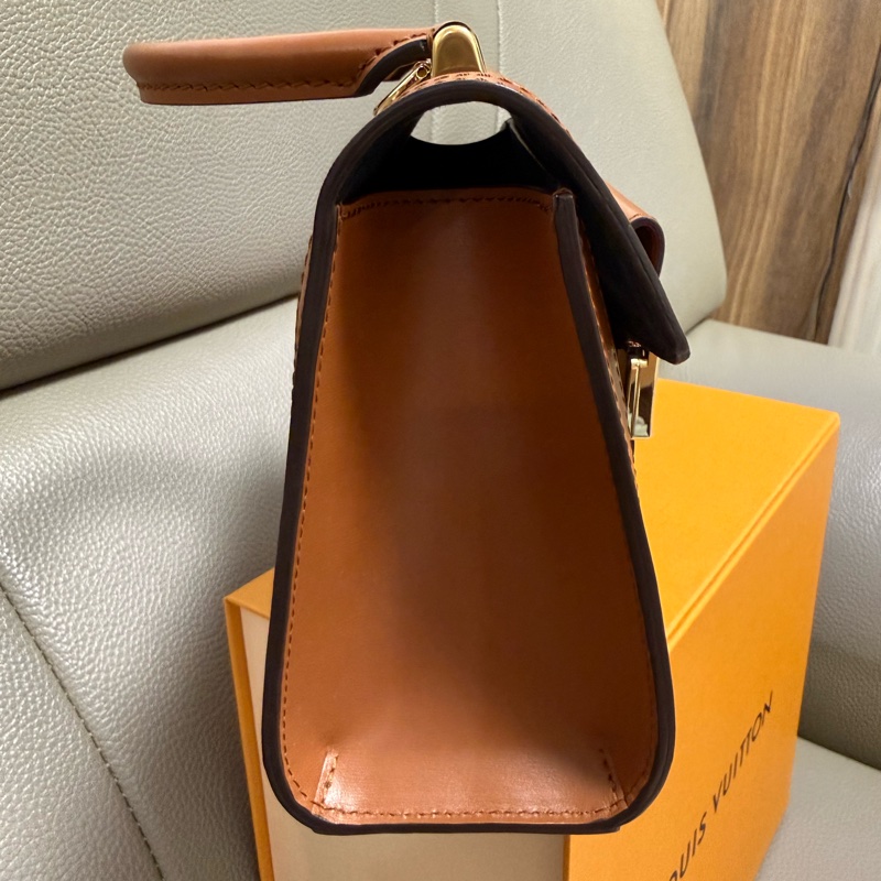 LV Dauphine Capitale M46751 達芙妮 側背 手提包-18