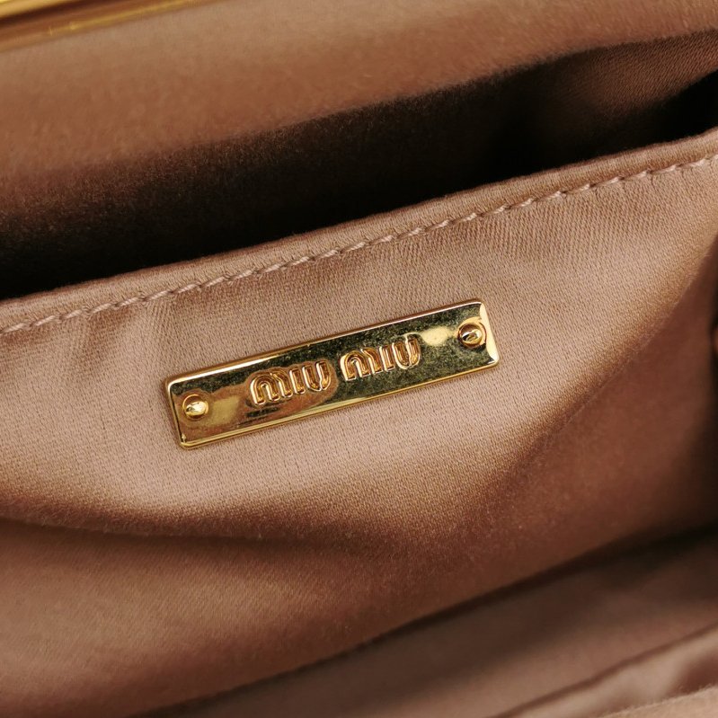 Miu Miu Belle羊皮純色褶皺字母logo斜挎包單肩包-7