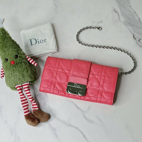 DIOR 粉色鏈帶長夾