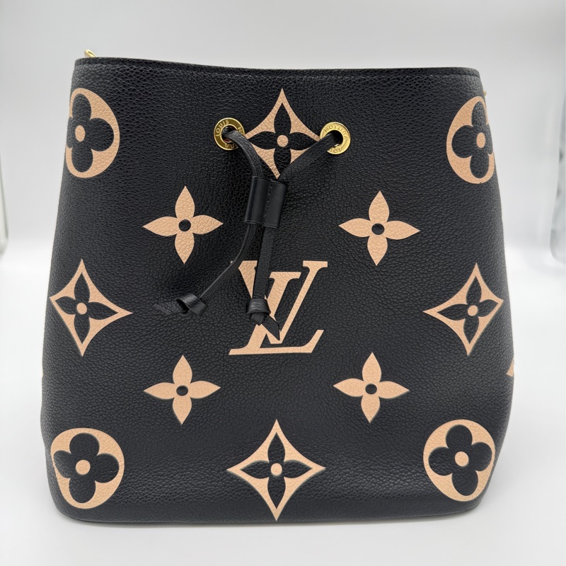 LOUIS VUITTON NéoNoé MM M45497 黑色 雙色壓紋水桶包-0