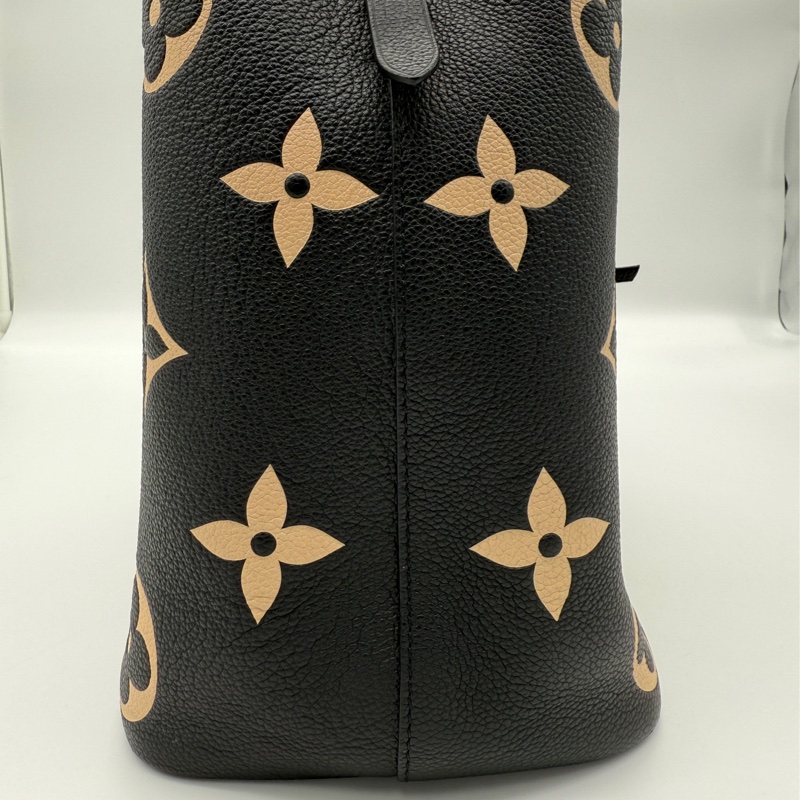 LOUIS VUITTON NéoNoé MM M45497 黑色 雙色壓紋水桶包-4