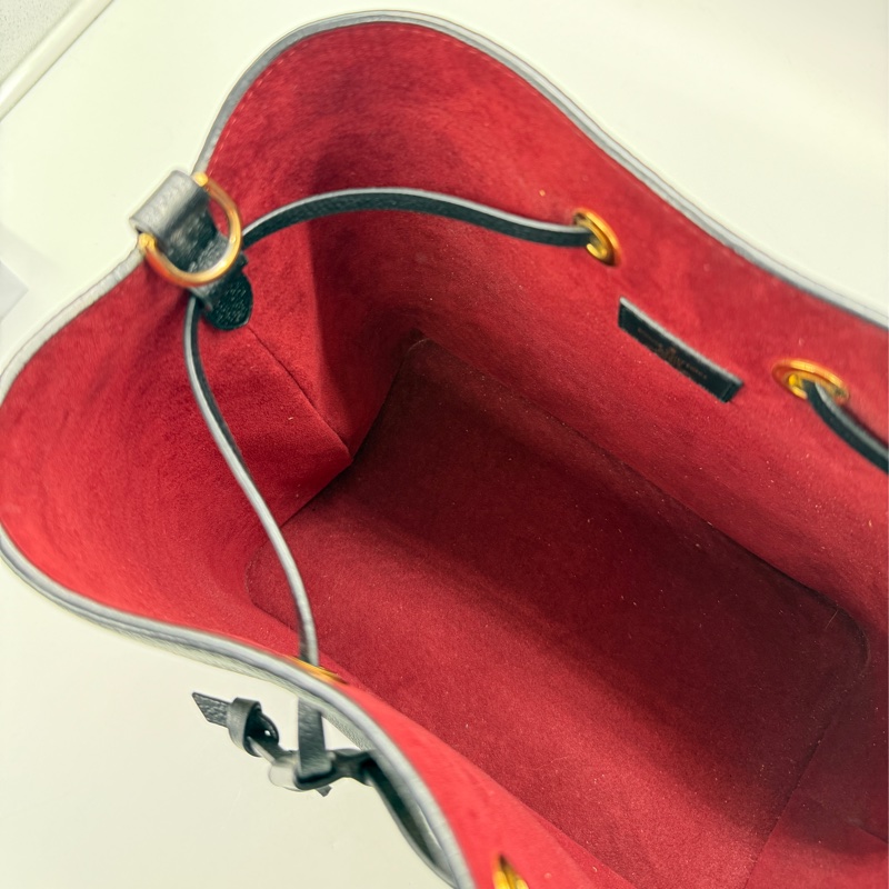 LOUIS VUITTON NéoNoé MM M45497 黑色 雙色壓紋水桶包-19