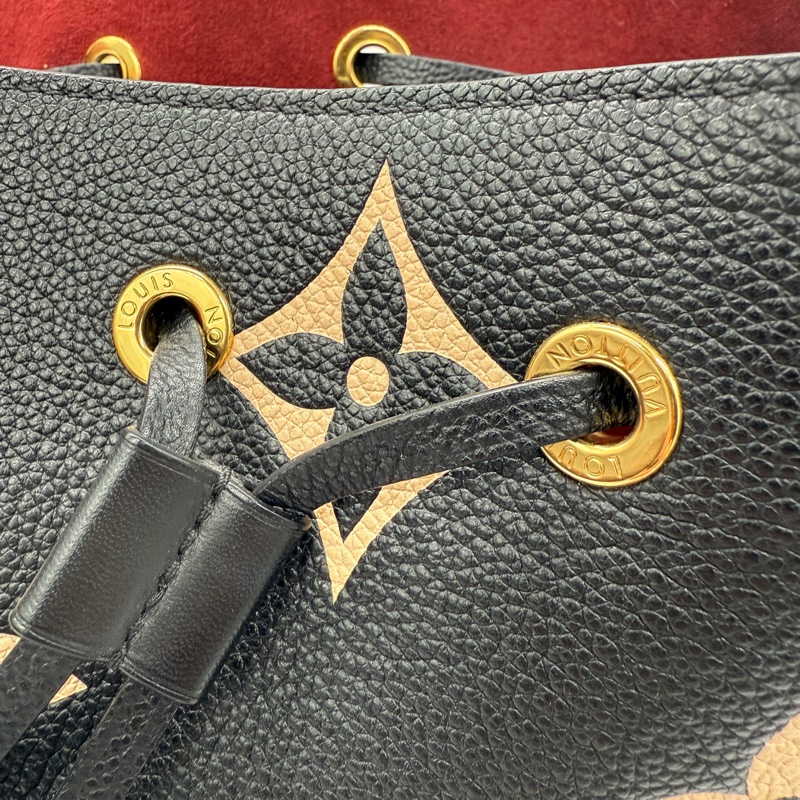 LOUIS VUITTON NéoNoé MM M45497 黑色 雙色壓紋水桶包-21