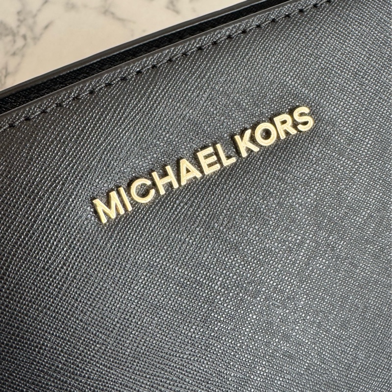 MK黑色防刮皮革蝙蝠斜背包🫶雙背帶🫶-8