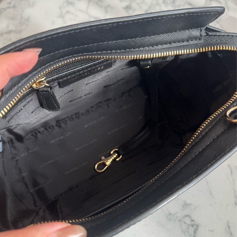 MK黑色防刮皮革蝙蝠斜背包🫶雙背帶🫶-13