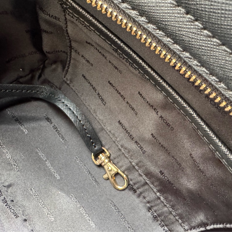 MK黑色防刮皮革蝙蝠斜背包🫶雙背帶🫶-14