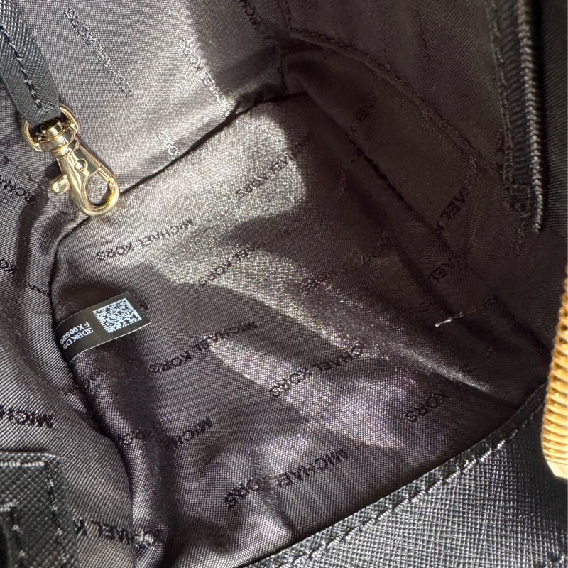 MK黑色防刮皮革蝙蝠斜背包🫶雙背帶🫶-16