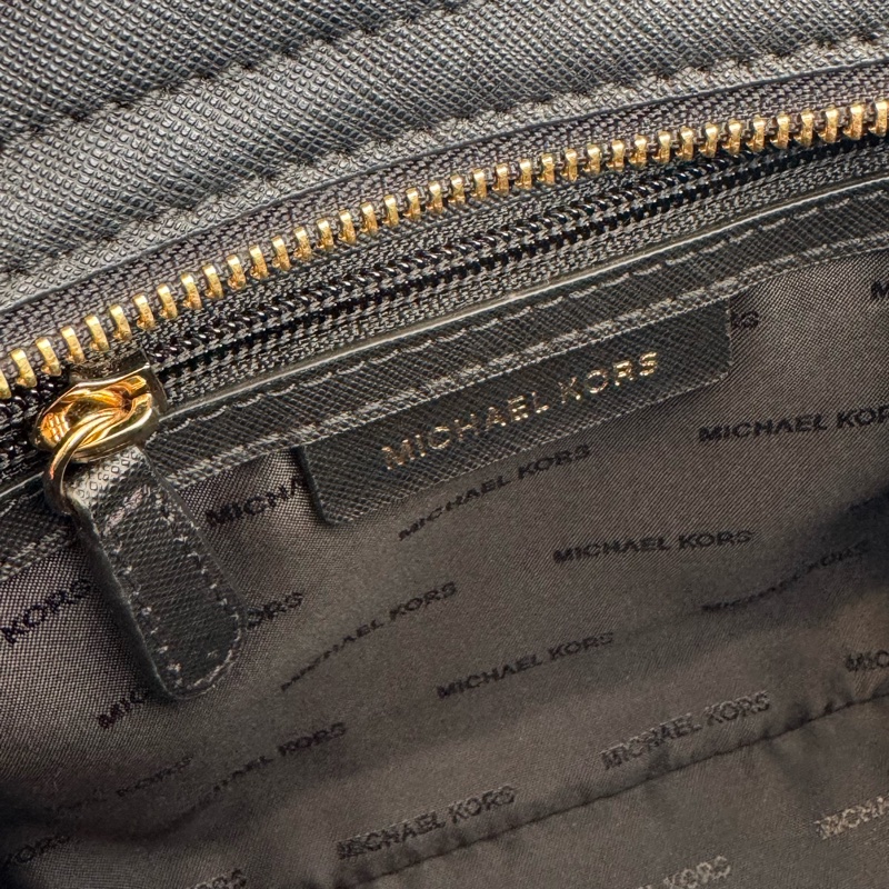 MK黑色防刮皮革蝙蝠斜背包🫶雙背帶🫶-18