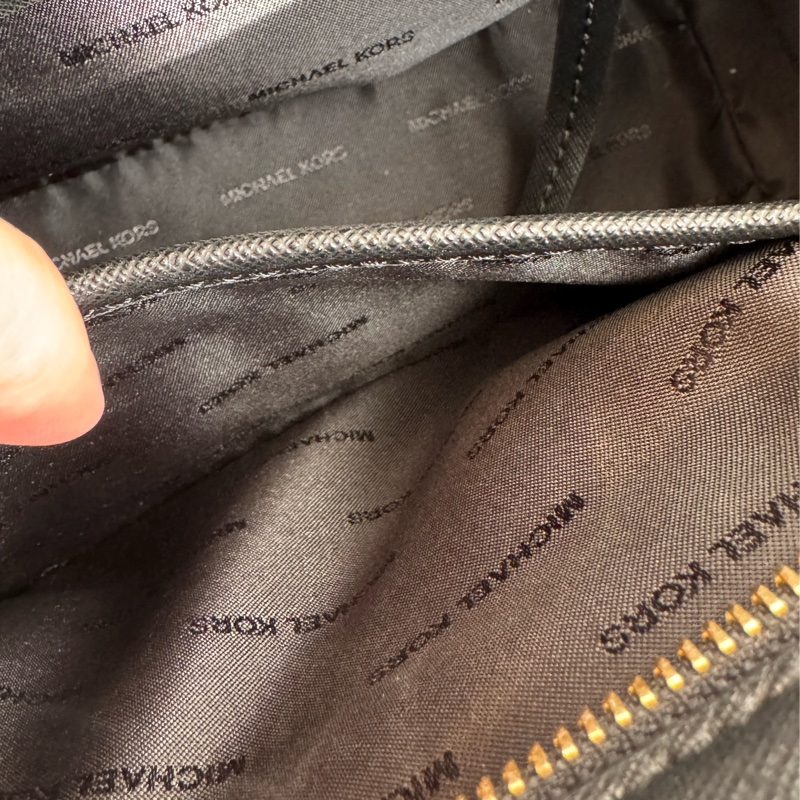 MK黑色防刮皮革蝙蝠斜背包🫶雙背帶🫶-22