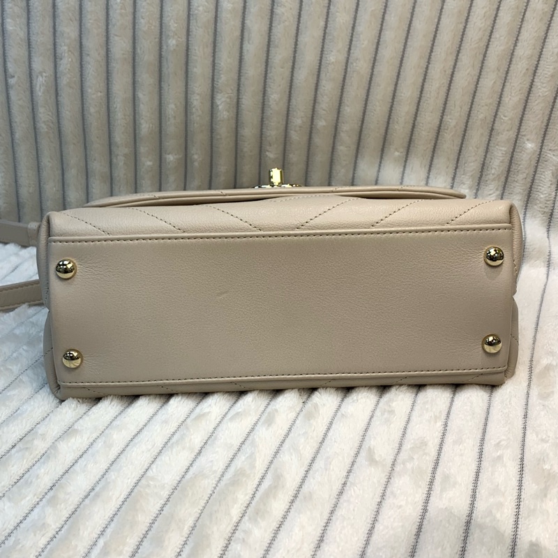 Chanel Coco handle🧋經典手袋配奶茶色-4