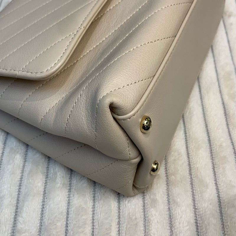 Chanel Coco handle🧋經典手袋配奶茶色-5