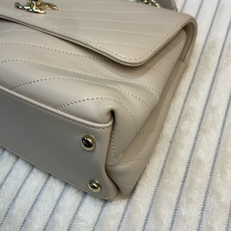 Chanel Coco handle🧋經典手袋配奶茶色-6