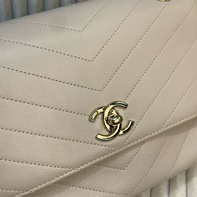 Chanel Coco handle🧋經典手袋配奶茶色-7