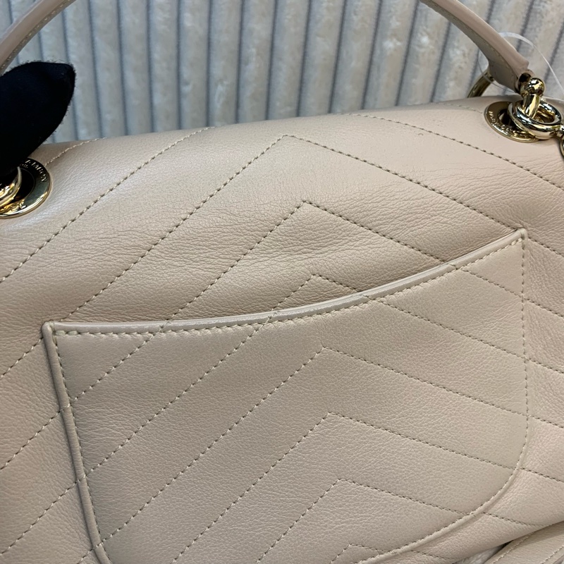 Chanel Coco handle🧋經典手袋配奶茶色-12