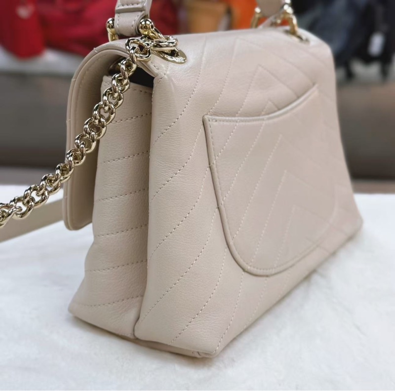 Chanel Coco handle🧋經典手袋配奶茶色-3