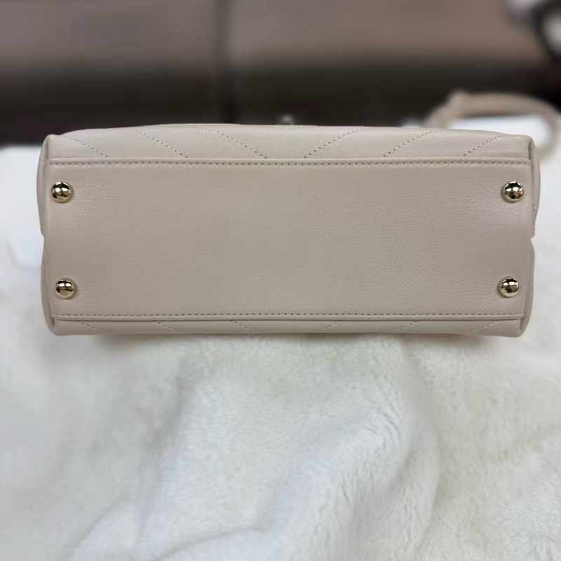 Chanel Coco handle🧋經典手袋配奶茶色-5