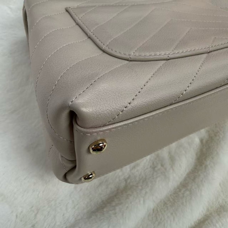 Chanel Coco handle🧋經典手袋配奶茶色-8