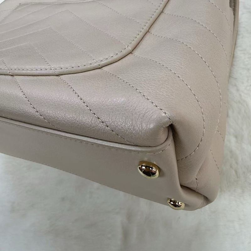 Chanel Coco handle🧋經典手袋配奶茶色-9