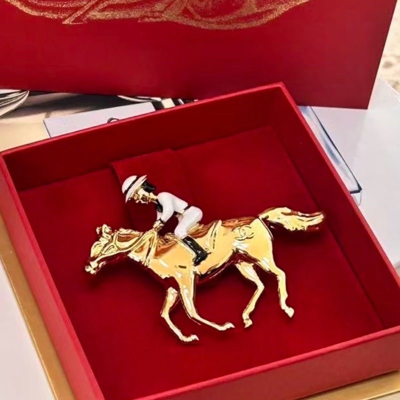 Chanel香奈兒26年限定VIC馬兒胸針-3