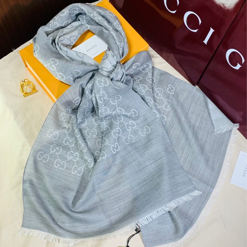 ‼️全台最甜 全新含吊牌 Gucci 古馳 淺灰老花滿版雙色羊毛圍巾 披肩-4