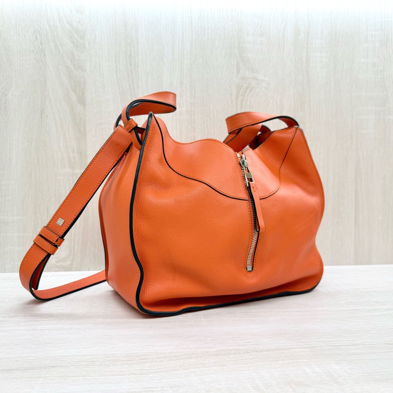 LOEWE橘色牛皮小號吊床包Hammock-2