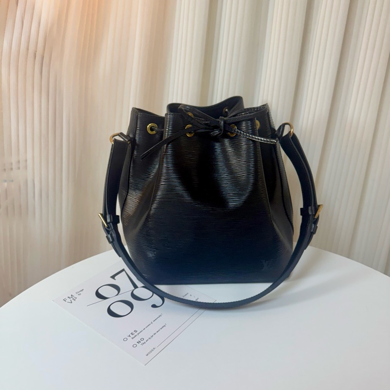 ✔️LOUIS VUITTON LV 路易威登 Epi Noe 水波紋水桶包/黑色-0