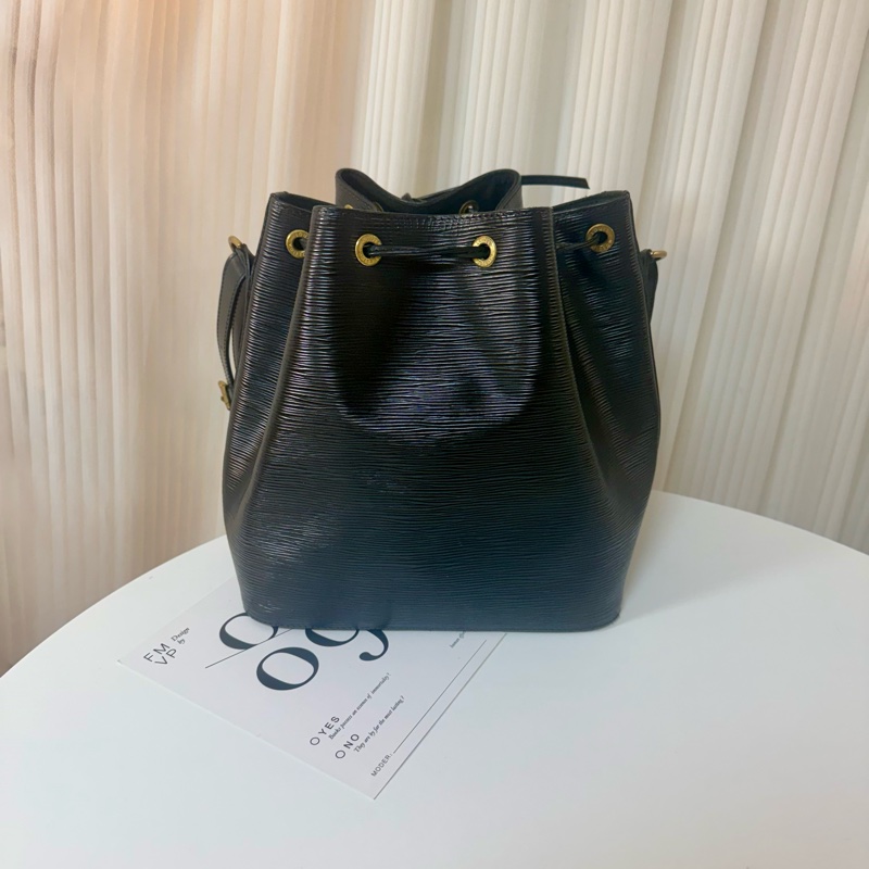 ✔️LOUIS VUITTON LV 路易威登 Epi Noe 水波紋水桶包/黑色-3