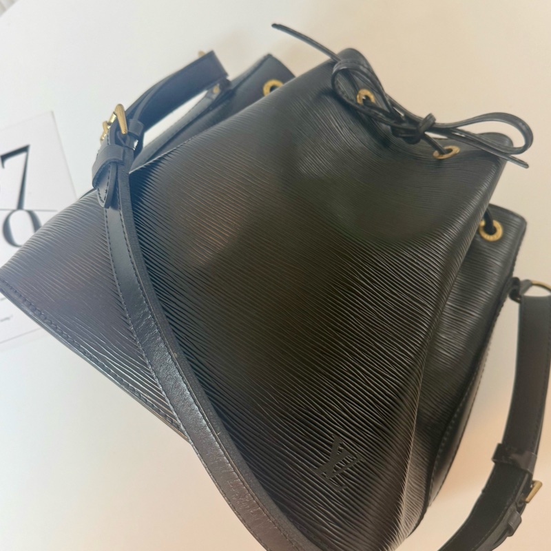 ✔️LOUIS VUITTON LV 路易威登 Epi Noe 水波紋水桶包/黑色-6