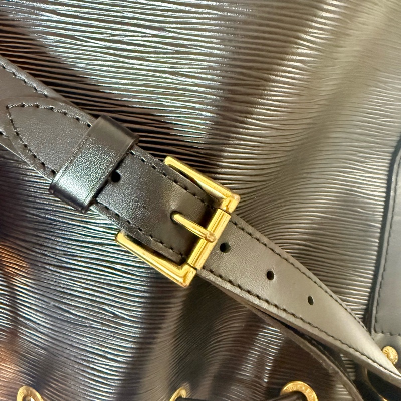 ✔️LOUIS VUITTON LV 路易威登 Epi Noe 水波紋水桶包/黑色-11