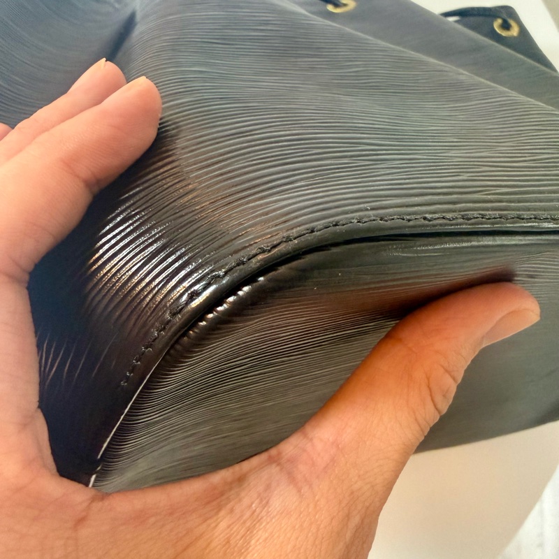 ✔️LOUIS VUITTON LV 路易威登 Epi Noe 水波紋水桶包/黑色-16