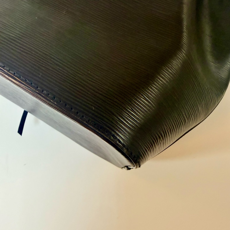 ✔️LOUIS VUITTON LV 路易威登 Epi Noe 水波紋水桶包/黑色-17