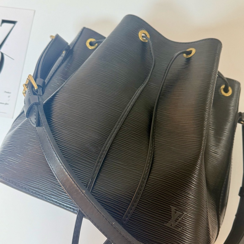 ✔️LOUIS VUITTON LV 路易威登 Epi Noe 水波紋水桶包/黑色-29