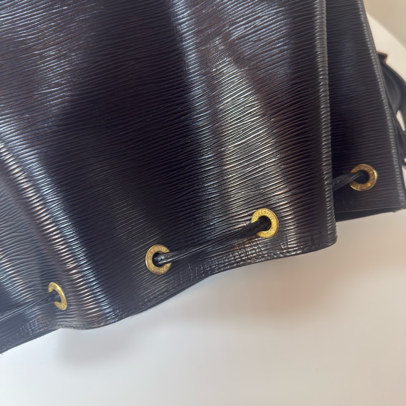 ✔️LOUIS VUITTON LV 路易威登 Epi Noe 水波紋水桶包/黑色-32